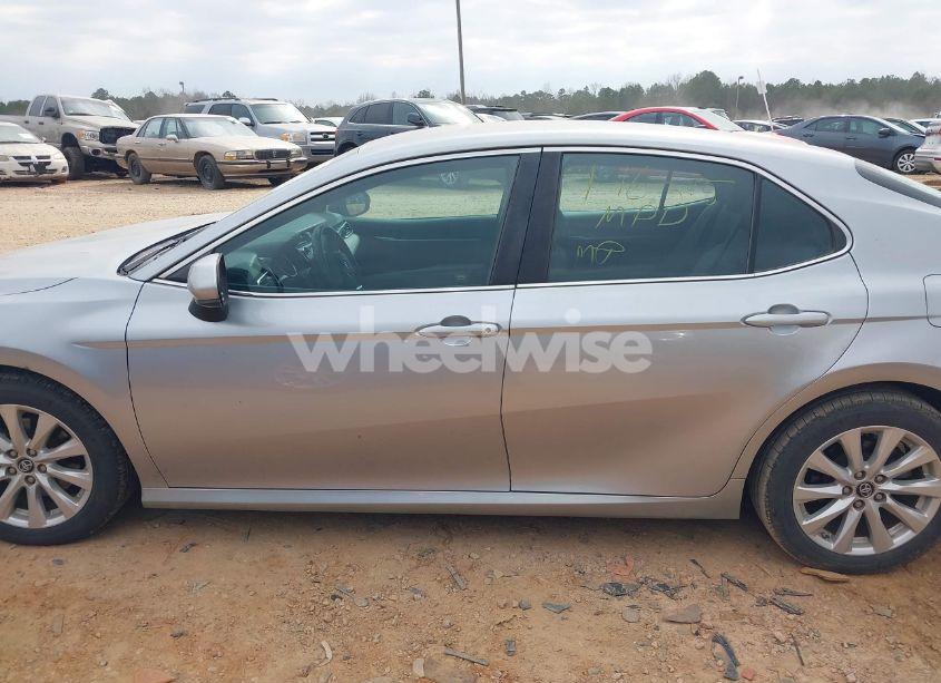 Photo 14 of 2018 Toyota Camry LE (VIN 4T1B11HK3JU072849)