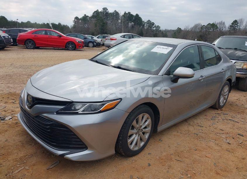 Photo 2 of 2018 Toyota Camry LE (VIN 4T1B11HK3JU072849)