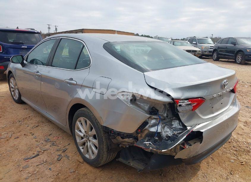 Photo 3 of 2018 Toyota Camry LE (VIN 4T1B11HK3JU072849)