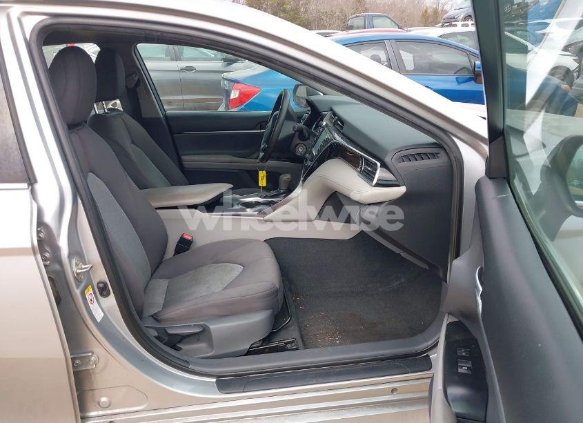 Photo 5 of 2018 Toyota Camry LE (VIN 4T1B11HK3JU072849)