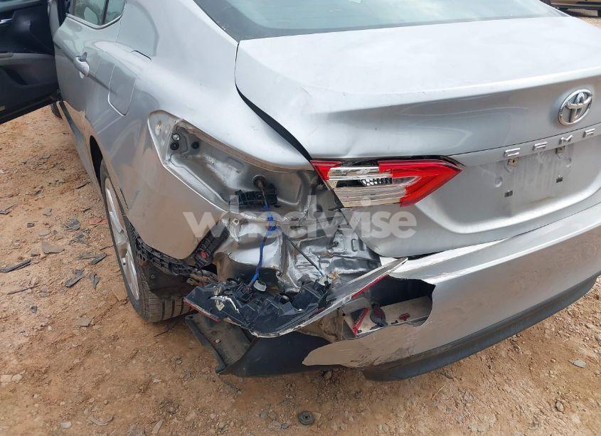 Photo 6 of 2018 Toyota Camry LE (VIN 4T1B11HK3JU072849)