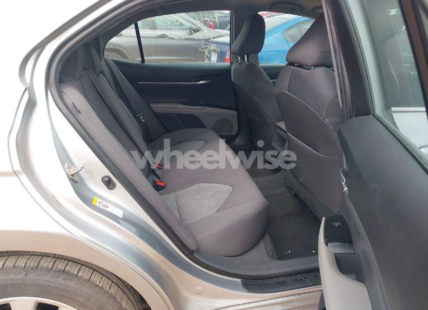 Photo 8 of 2018 Toyota Camry LE (VIN 4T1B11HK3JU072849)