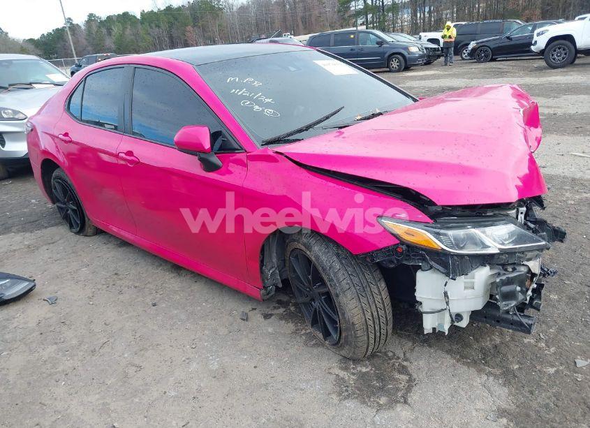 2018 Toyota Camry LE (VIN 4T1B11HK3JU079865) main photo