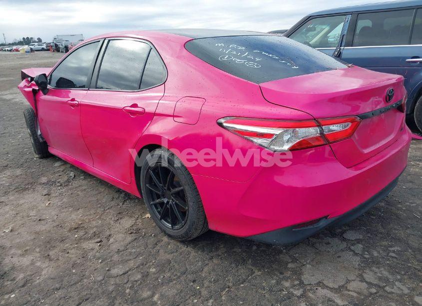 Photo 3 of 2018 Toyota Camry LE (VIN 4T1B11HK3JU079865)