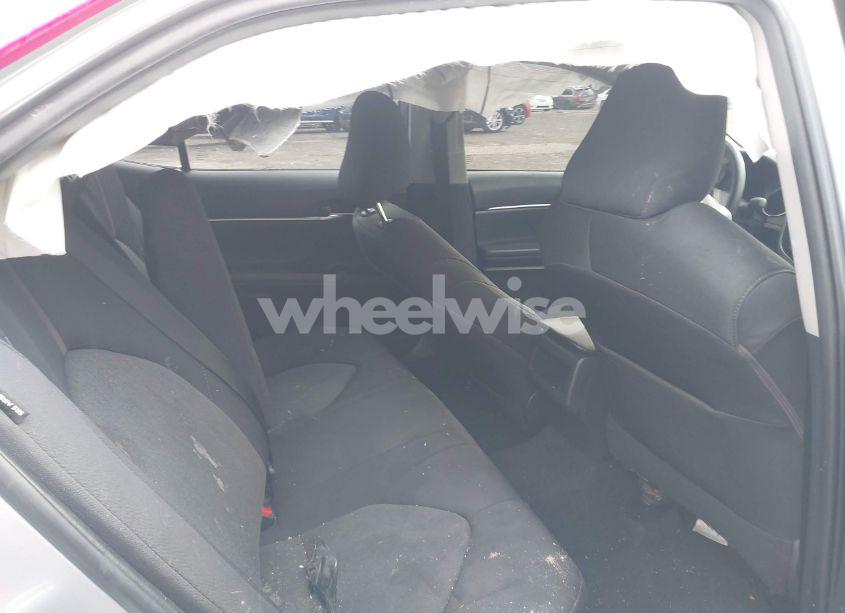 Photo 8 of 2018 Toyota Camry LE (VIN 4T1B11HK3JU079865)