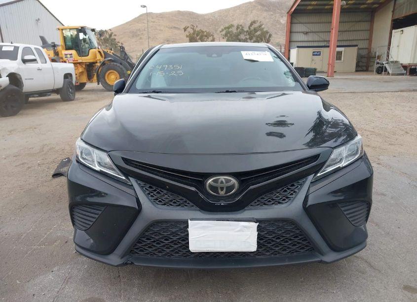 Photo 11 of 2018 Toyota Camry SE (VIN 4T1B11HK3JU080742)