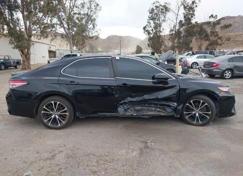 Photo 12 of 2018 Toyota Camry SE (VIN 4T1B11HK3JU080742)