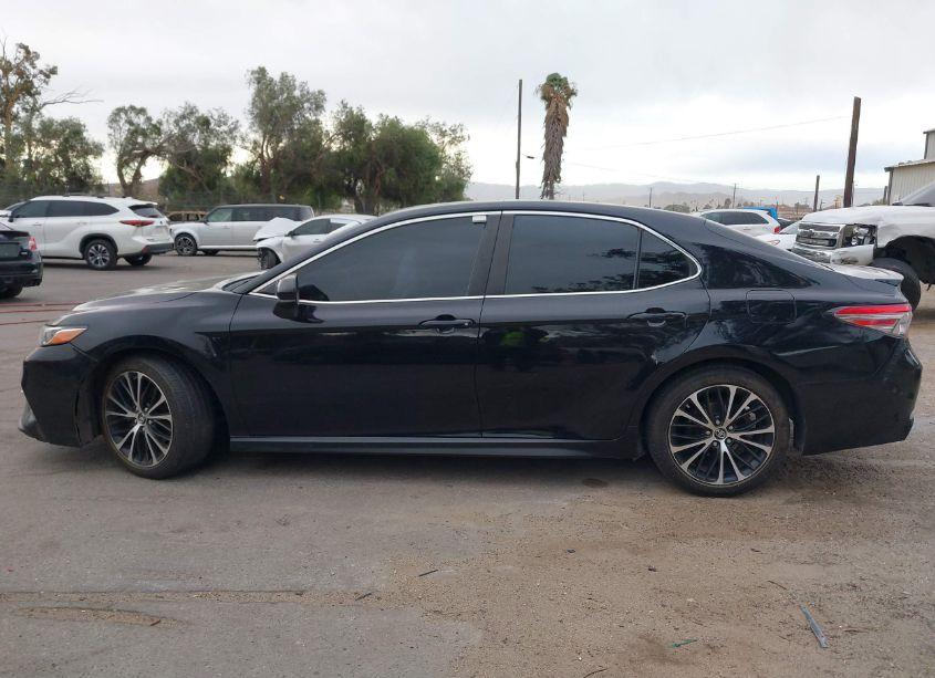 Photo 13 of 2018 Toyota Camry SE (VIN 4T1B11HK3JU080742)