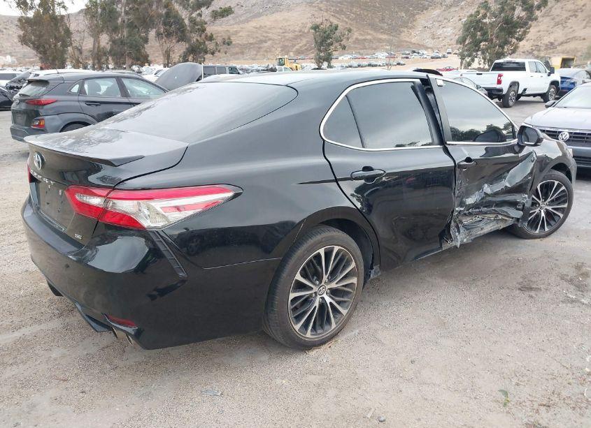 Photo 4 of 2018 Toyota Camry SE (VIN 4T1B11HK3JU080742)