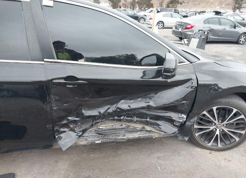 Photo 6 of 2018 Toyota Camry SE (VIN 4T1B11HK3JU080742)