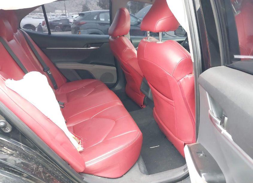 Photo 8 of 2018 Toyota Camry SE (VIN 4T1B11HK3JU080742)