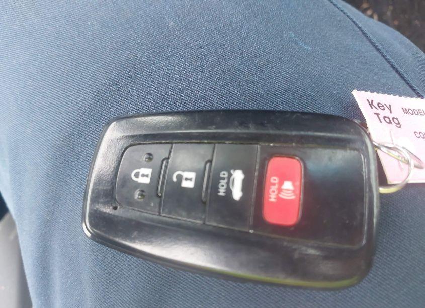 Photo 11 of 2018 Toyota Camry XLE (VIN 4T1B11HK3JU105252)