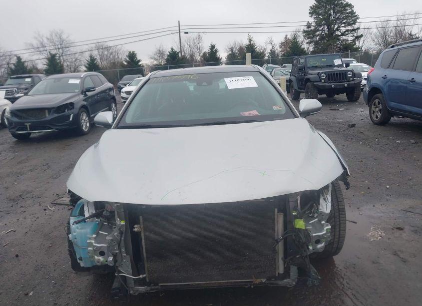 Photo 12 of 2018 Toyota Camry XLE (VIN 4T1B11HK3JU105252)