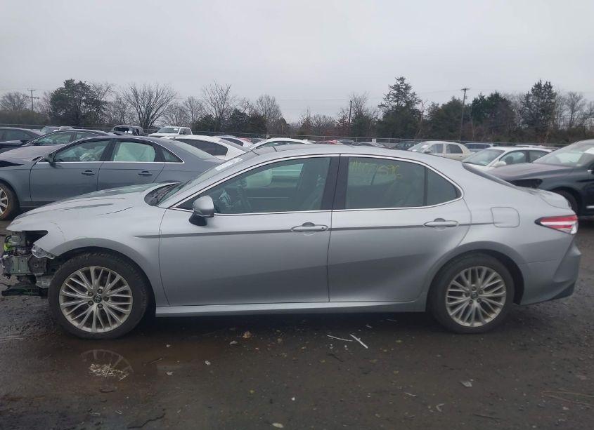 Photo 14 of 2018 Toyota Camry XLE (VIN 4T1B11HK3JU105252)