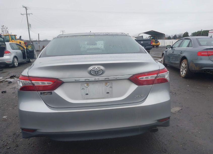 Photo 16 of 2018 Toyota Camry XLE (VIN 4T1B11HK3JU105252)