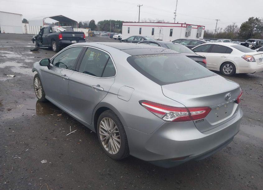 Photo 3 of 2018 Toyota Camry XLE (VIN 4T1B11HK3JU105252)