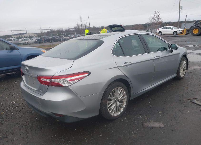 Photo 4 of 2018 Toyota Camry XLE (VIN 4T1B11HK3JU105252)