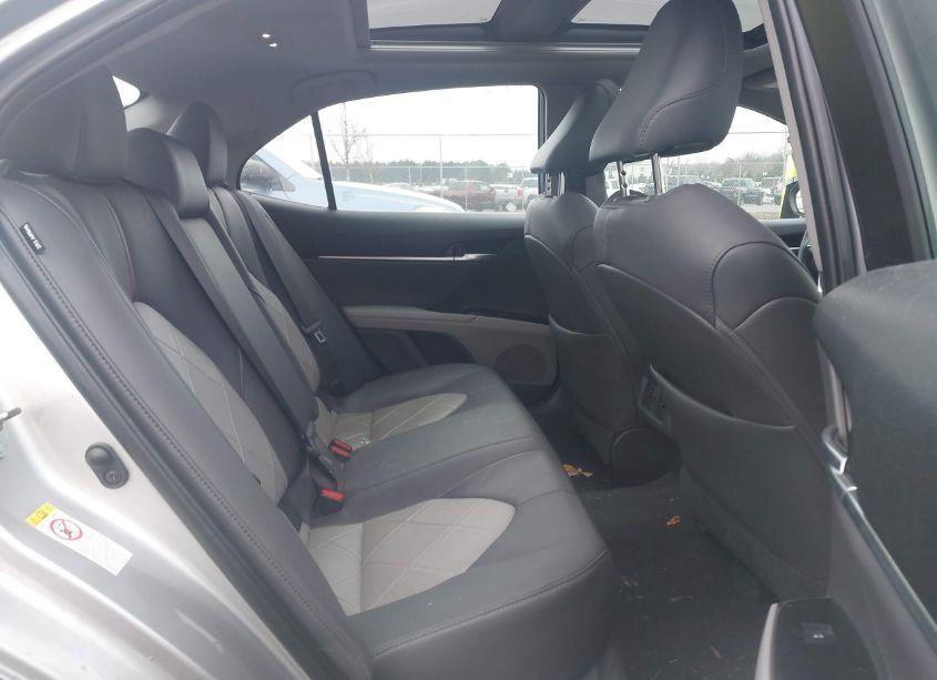 Photo 8 of 2018 Toyota Camry XLE (VIN 4T1B11HK3JU105252)