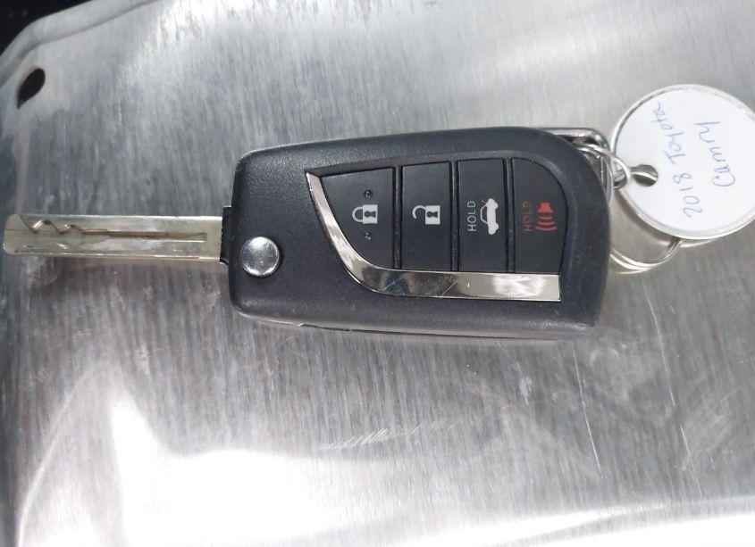 Photo 11 of 2018 Toyota Camry SE (VIN 4T1B11HK3JU106806)