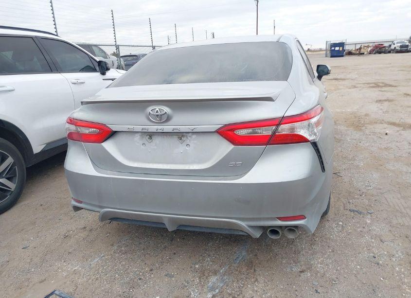 Photo 17 of 2018 Toyota Camry SE (VIN 4T1B11HK3JU106806)
