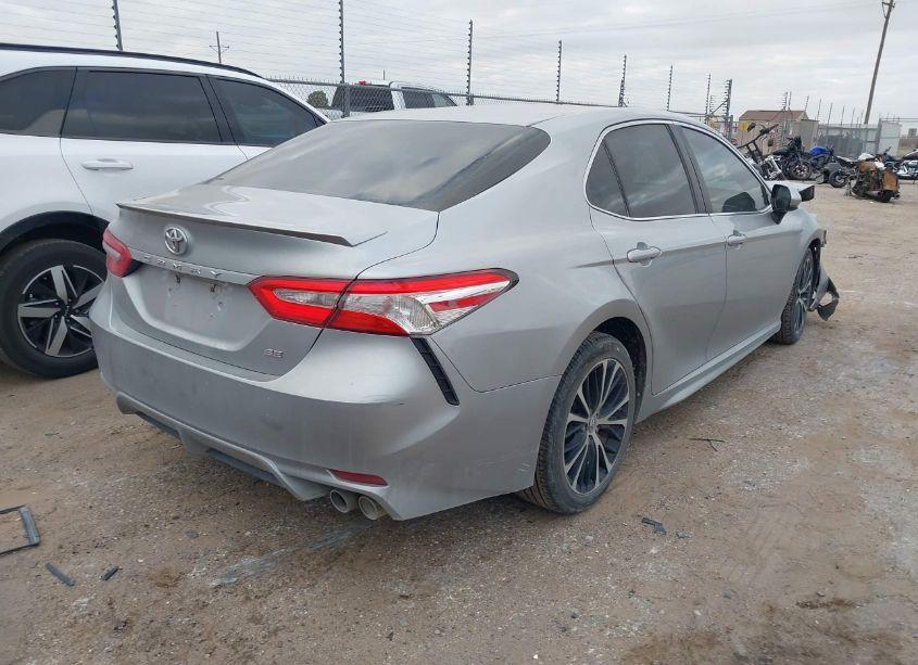 Photo 4 of 2018 Toyota Camry SE (VIN 4T1B11HK3JU106806)