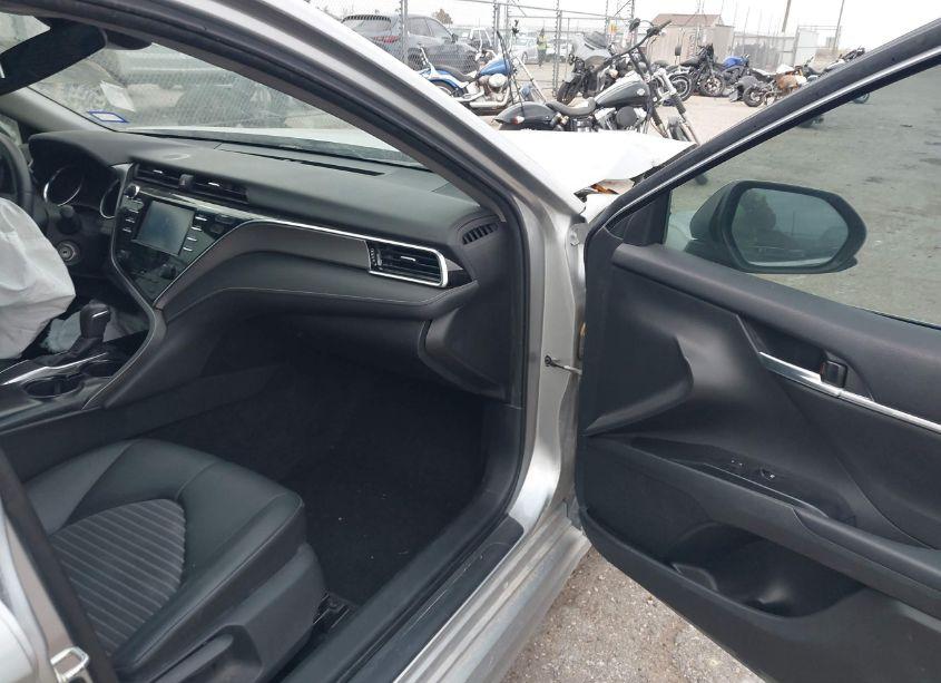 Photo 5 of 2018 Toyota Camry SE (VIN 4T1B11HK3JU106806)