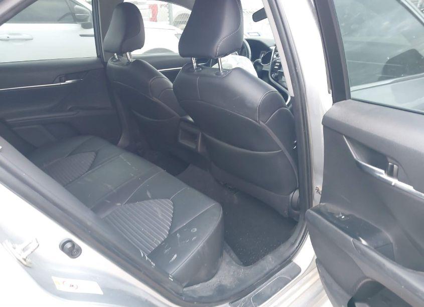 Photo 8 of 2018 Toyota Camry SE (VIN 4T1B11HK3JU106806)