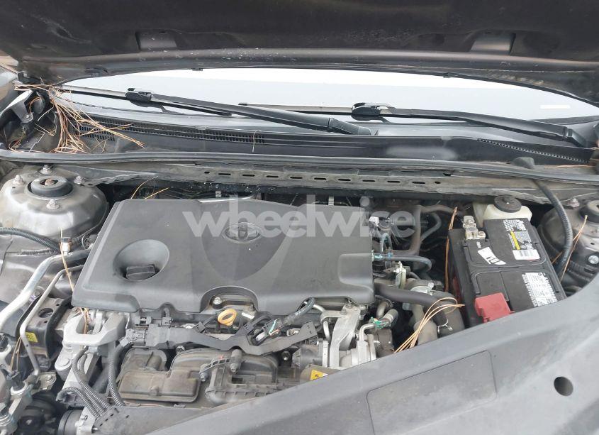 Photo 10 of 2018 Toyota Camry LE (VIN 4T1B11HK3JU118597)