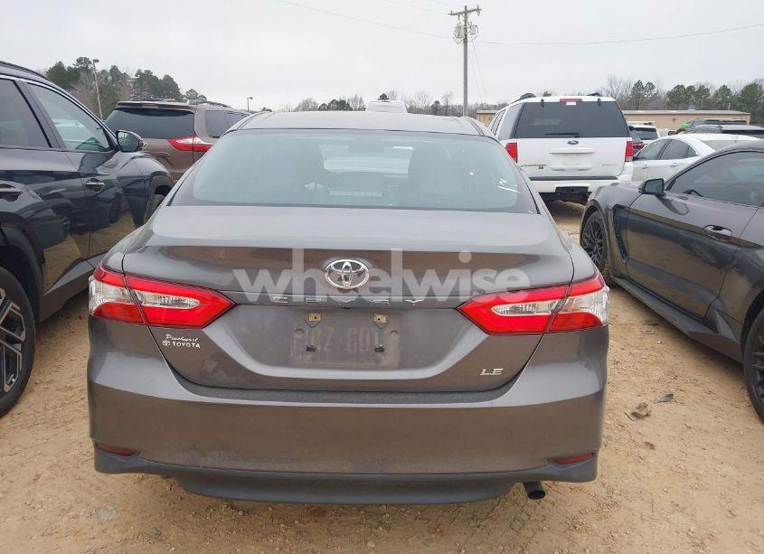 Photo 16 of 2018 Toyota Camry LE (VIN 4T1B11HK3JU118597)
