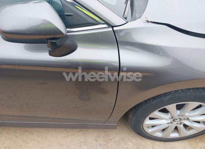 Photo 17 of 2018 Toyota Camry LE (VIN 4T1B11HK3JU118597)