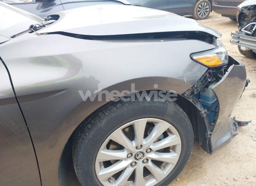 Photo 18 of 2018 Toyota Camry LE (VIN 4T1B11HK3JU118597)