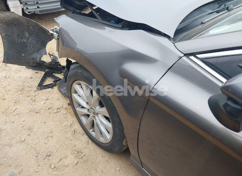 Photo 21 of 2018 Toyota Camry LE (VIN 4T1B11HK3JU118597)