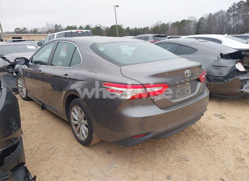 Photo 3 of 2018 Toyota Camry LE (VIN 4T1B11HK3JU118597)