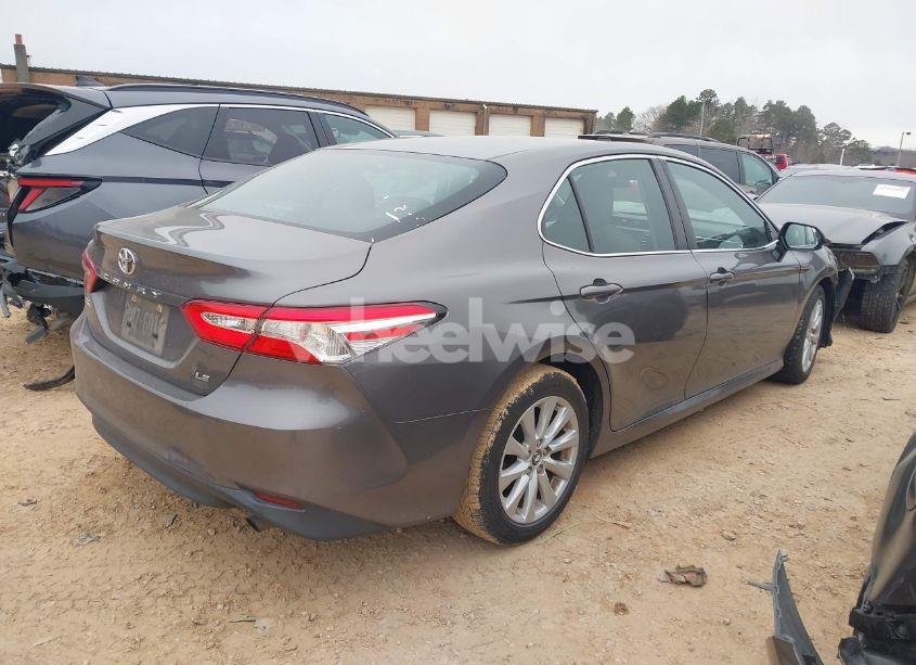Photo 4 of 2018 Toyota Camry LE (VIN 4T1B11HK3JU118597)