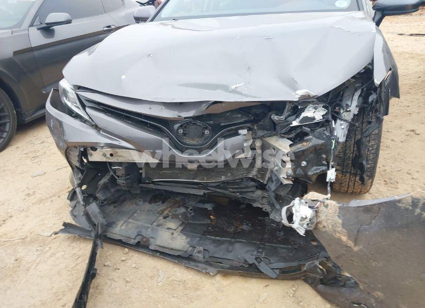 Photo 6 of 2018 Toyota Camry LE (VIN 4T1B11HK3JU118597)