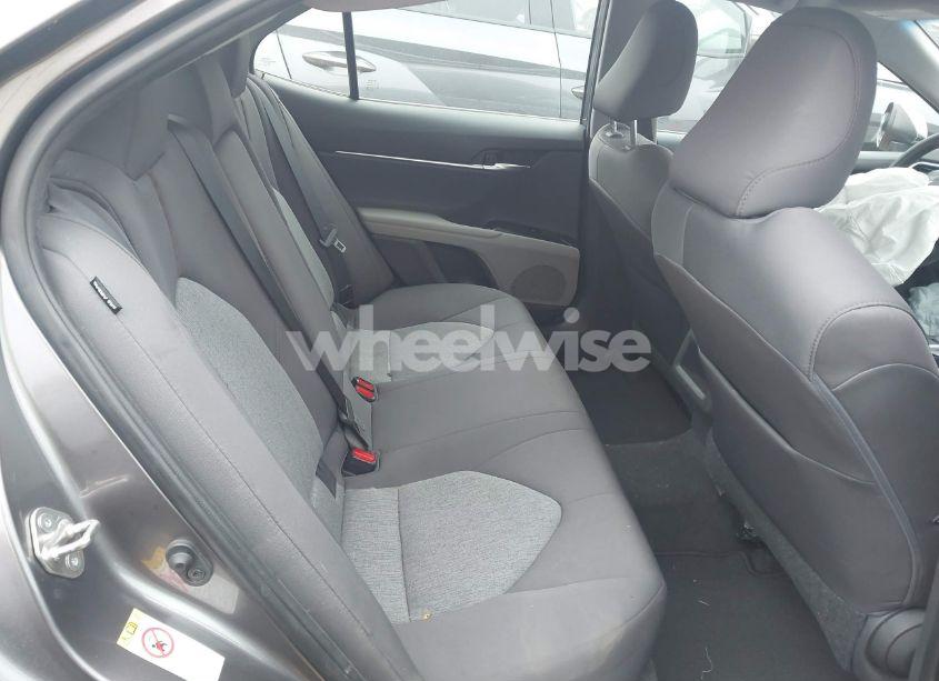 Photo 8 of 2018 Toyota Camry LE (VIN 4T1B11HK3JU118597)