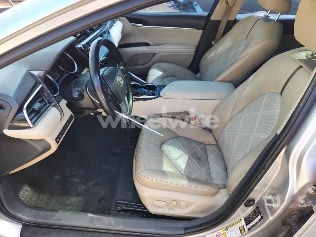 2018 TOYOTA CAMRY L (VIN 4T1B11HK3JU121497) main photo