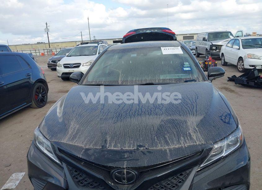 Photo 12 of 2018 Toyota Camry SE (VIN 4T1B11HK3JU139935)