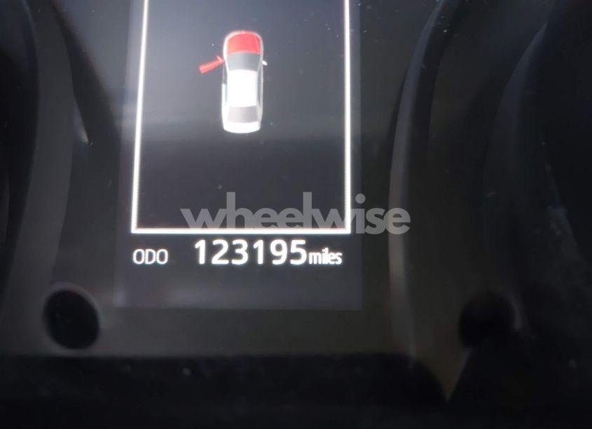 Photo 15 of 2018 Toyota Camry SE (VIN 4T1B11HK3JU139935)