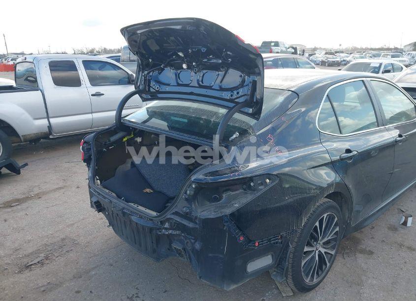 Photo 17 of 2018 Toyota Camry SE (VIN 4T1B11HK3JU139935)