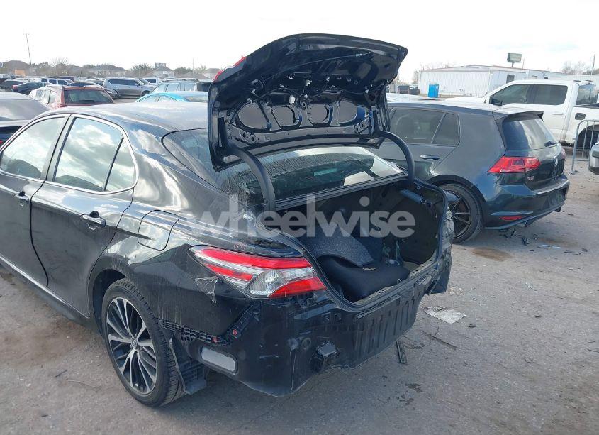 Photo 18 of 2018 Toyota Camry SE (VIN 4T1B11HK3JU139935)