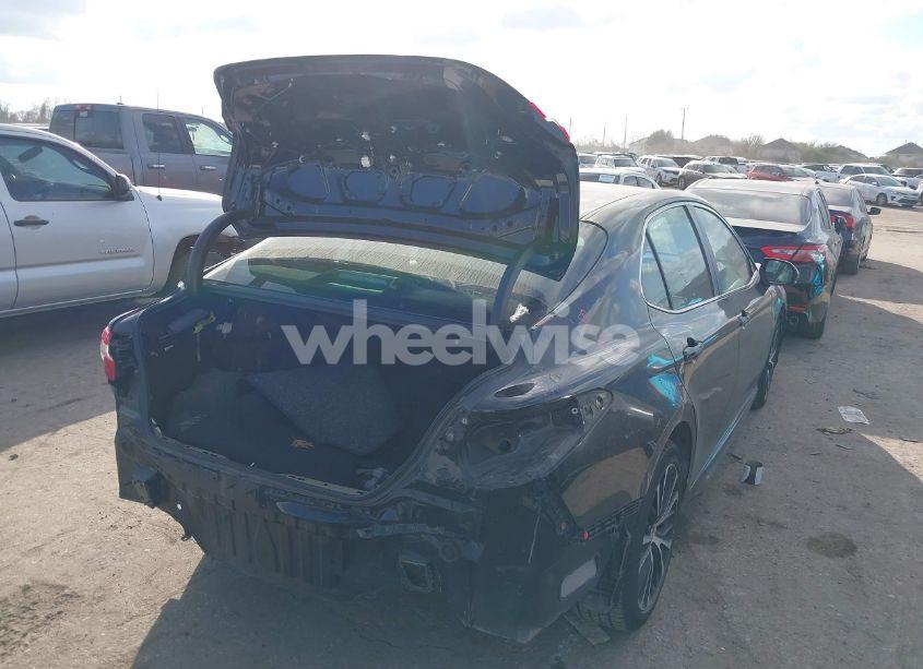 Photo 4 of 2018 Toyota Camry SE (VIN 4T1B11HK3JU139935)