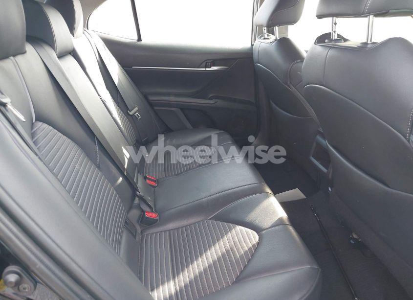 Photo 8 of 2018 Toyota Camry SE (VIN 4T1B11HK3JU139935)