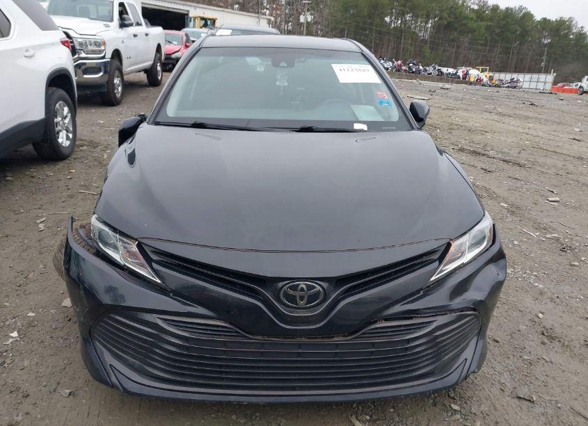 Photo 12 of 2018 Toyota Camry LE (VIN 4T1B11HK3JU141927)