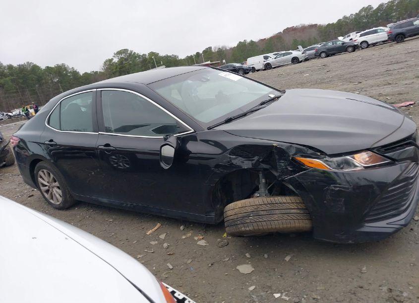 Photo 13 of 2018 Toyota Camry LE (VIN 4T1B11HK3JU141927)