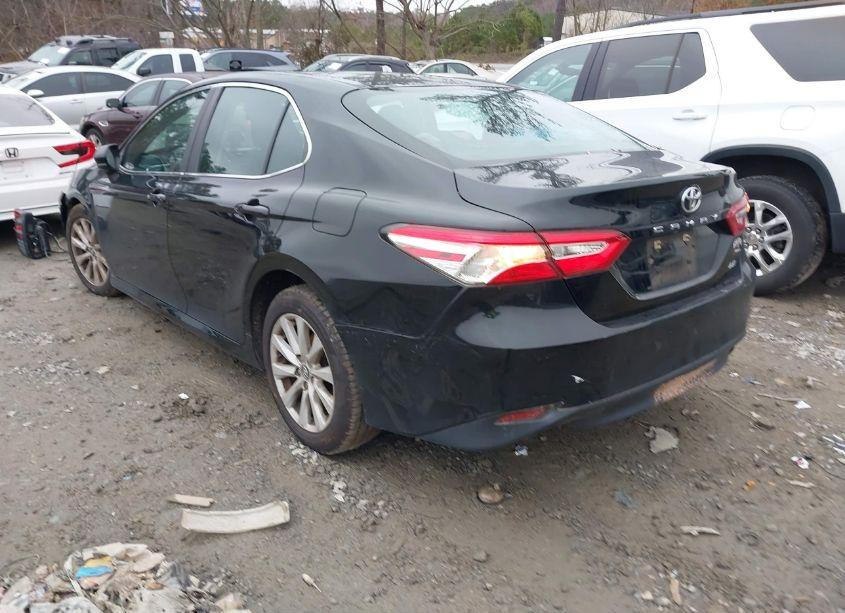 Photo 3 of 2018 Toyota Camry LE (VIN 4T1B11HK3JU141927)
