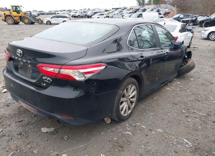 Photo 4 of 2018 Toyota Camry LE (VIN 4T1B11HK3JU141927)