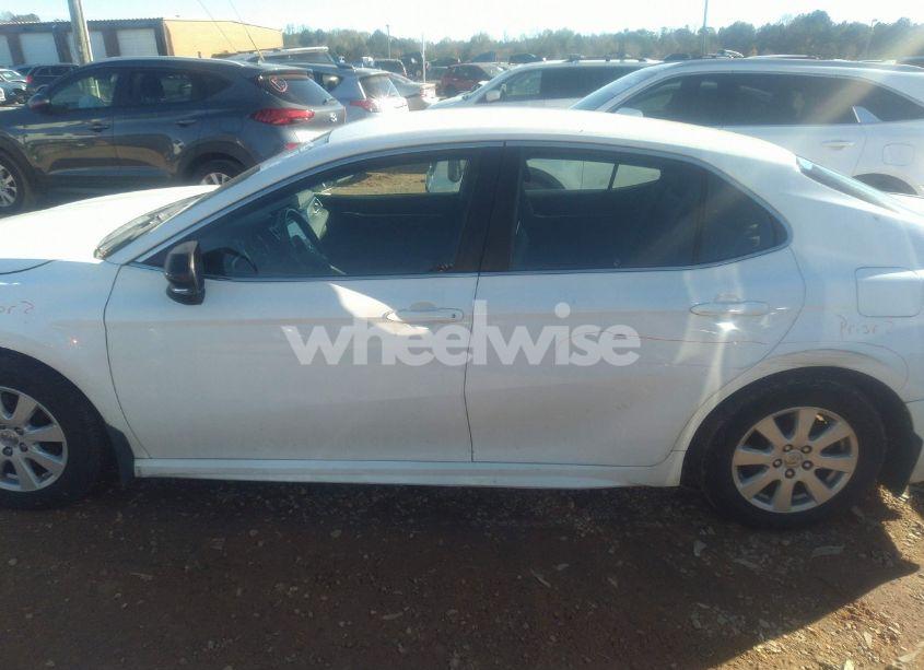 Photo 15 of 2018 Toyota Camry SE (VIN 4T1B11HK3JU149641)