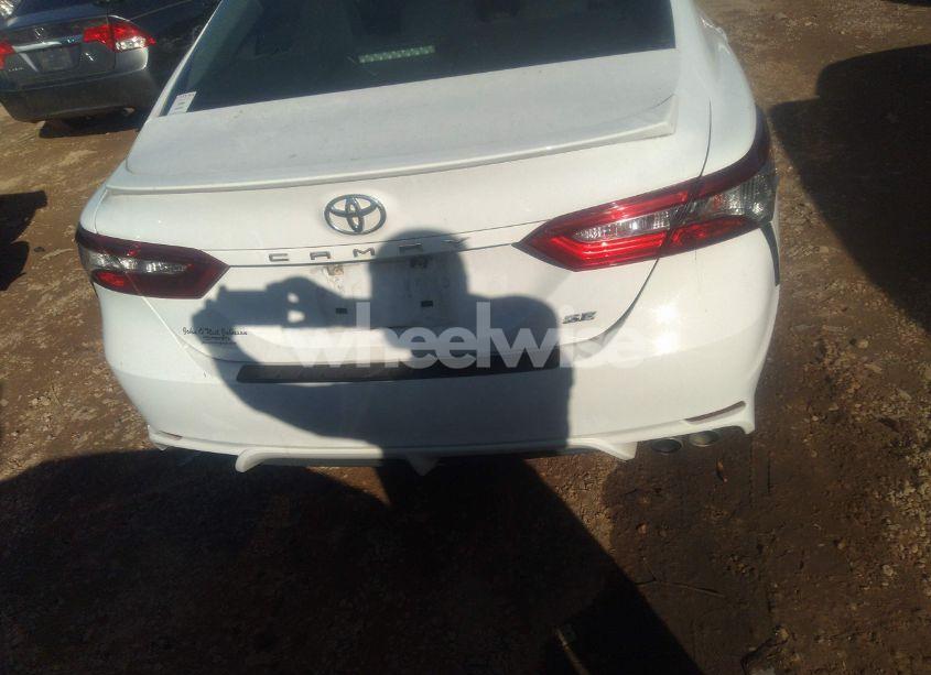 Photo 17 of 2018 Toyota Camry SE (VIN 4T1B11HK3JU149641)