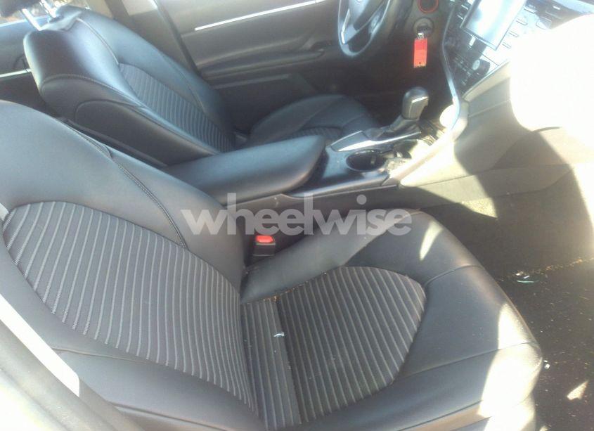 Photo 5 of 2018 Toyota Camry SE (VIN 4T1B11HK3JU149641)